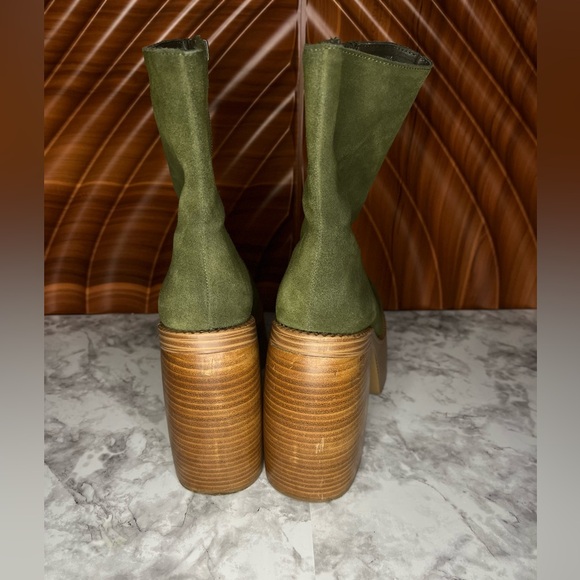 Urban Outfitters Olive Platform Boots - Picture 3 of 9